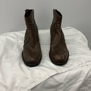 Born boots New never worn size 11